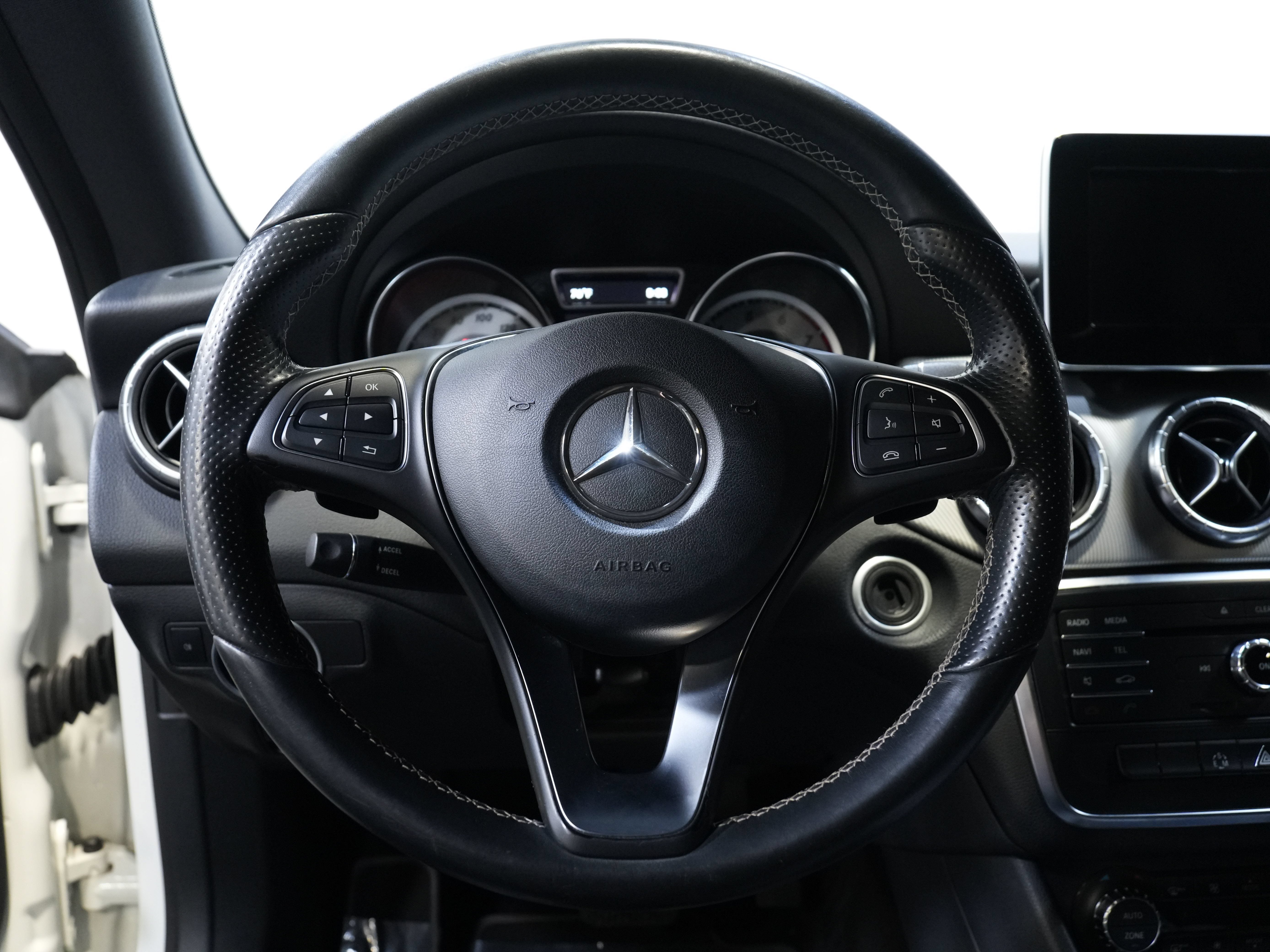 Used 2015 Mercedes-Benz CLA 250 image 39