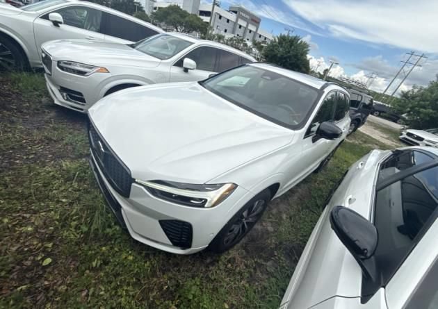Used 2024 Volvo XC60 B5 Plus w/ Protection Package AWD/4WD image 3