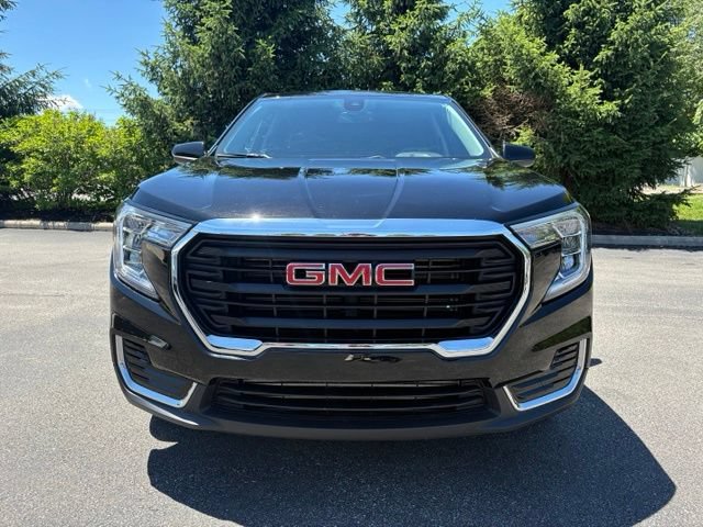 Used 2024 GMC Terrain SLE w/ LPO, Floor Liner Package FWD image 12