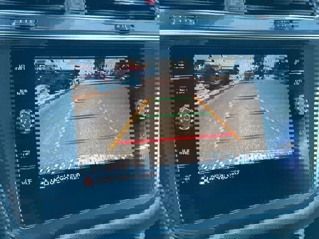 Used 2022 Volkswagen Tiguan SE image 17