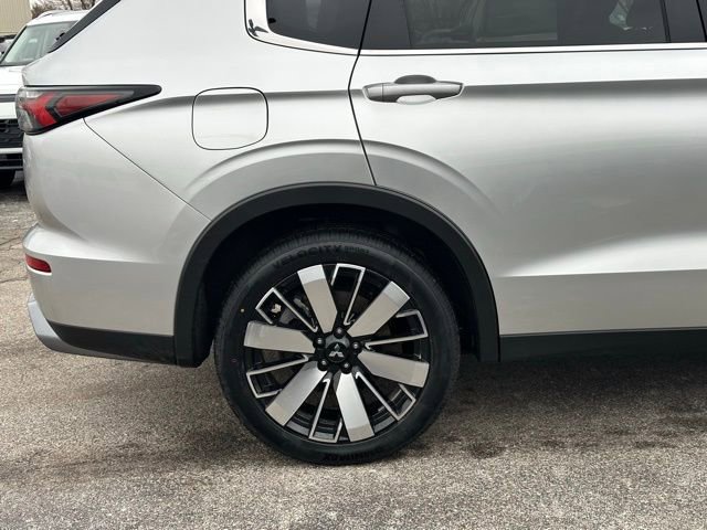 Used 2025 Mitsubishi Outlander SE image 19