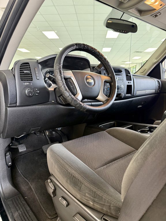 Used 2007 Chevrolet Silverado 2500 LT w/ EZ-Lift Tailgate Package image 12