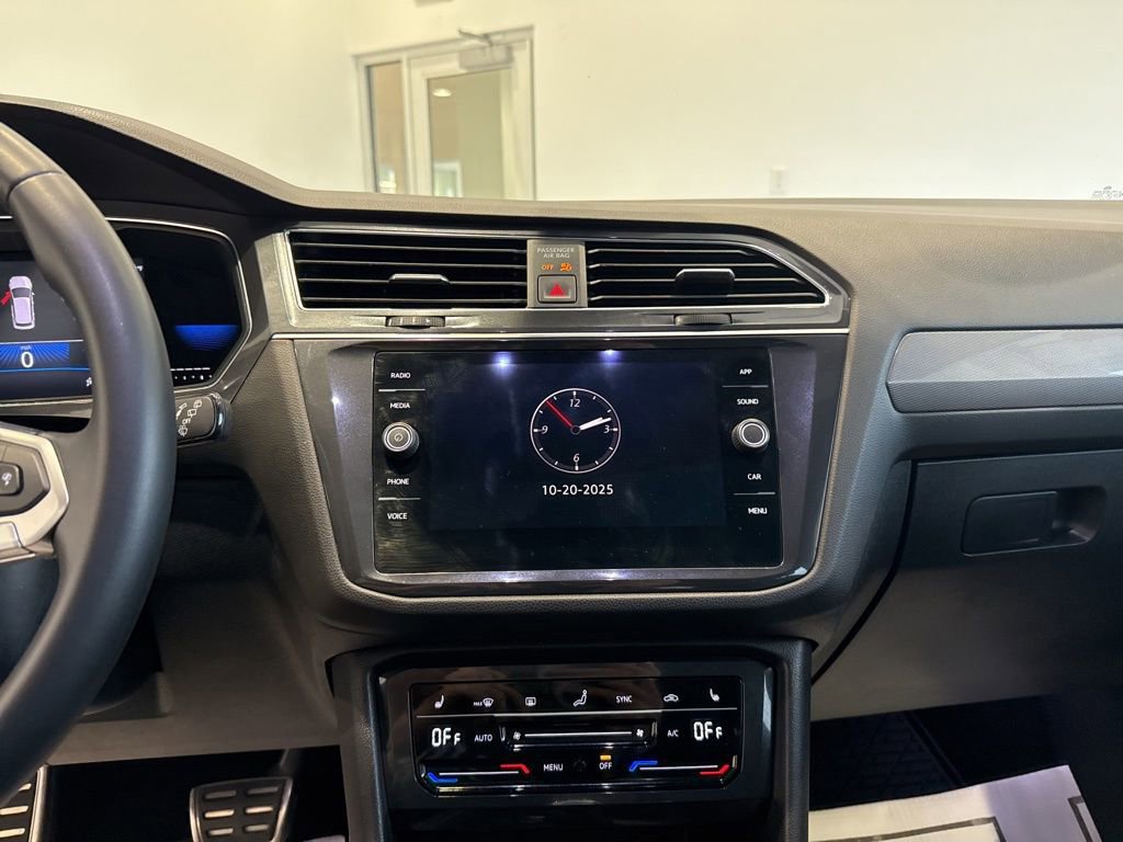 Used 2023 Volkswagen Tiguan SE R-Line image 23