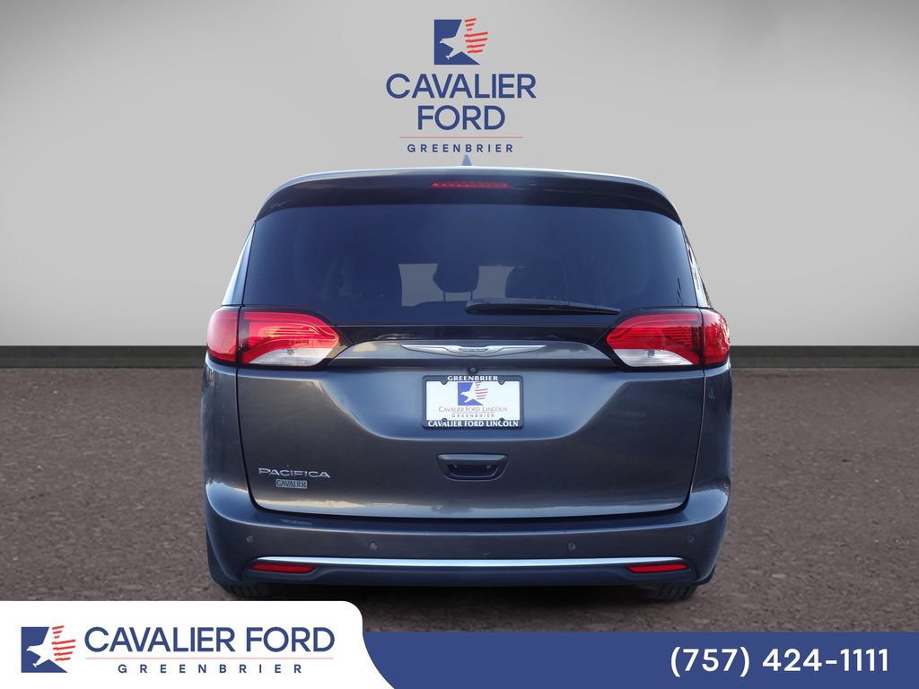 Used 2017 Chrysler Pacifica Touring-L Plus FWD image 3