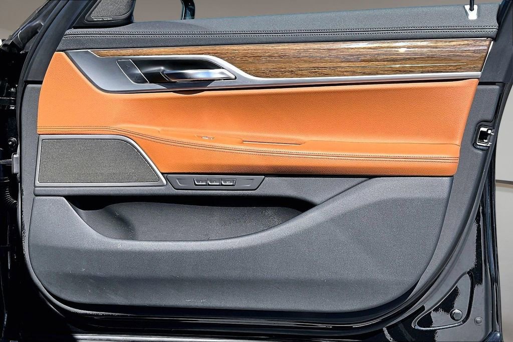 Used 2019 BMW 740i w/ M Sport Package image 26