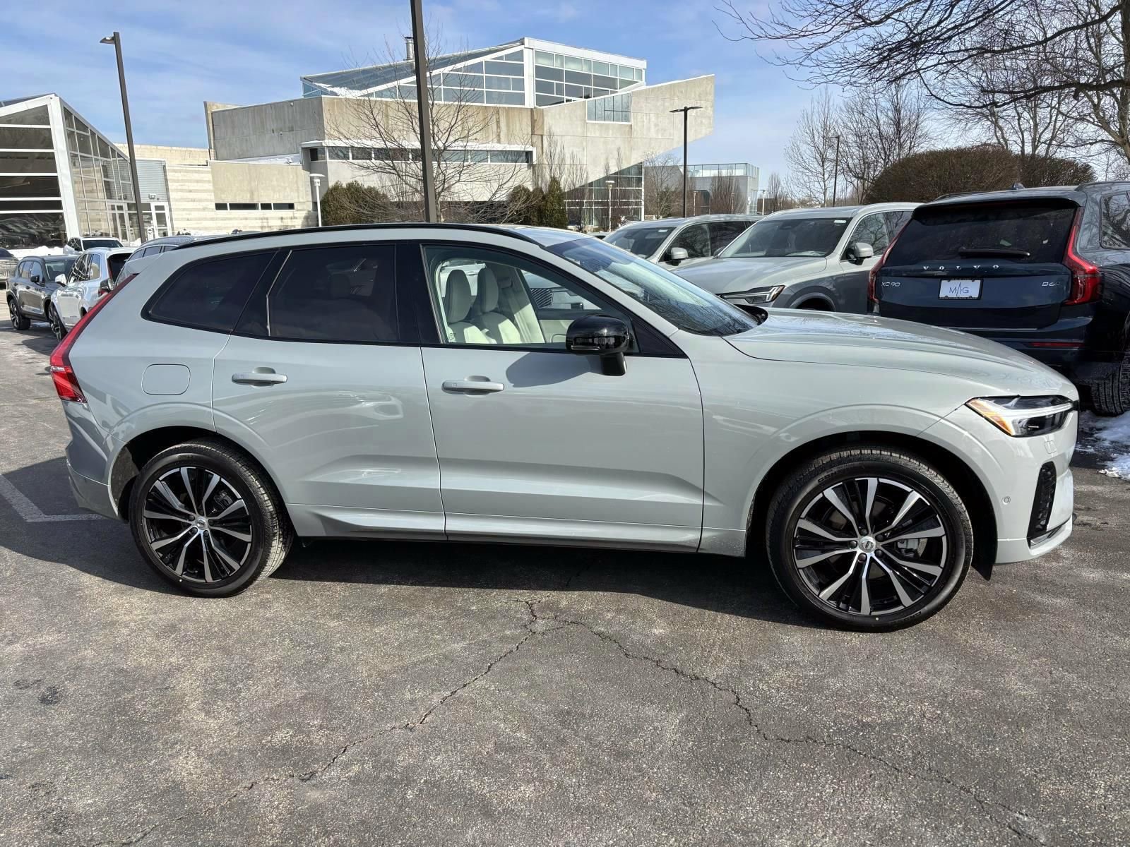 Used 2025 Volvo XC60 B5 Plus w/ Climate Package image 8