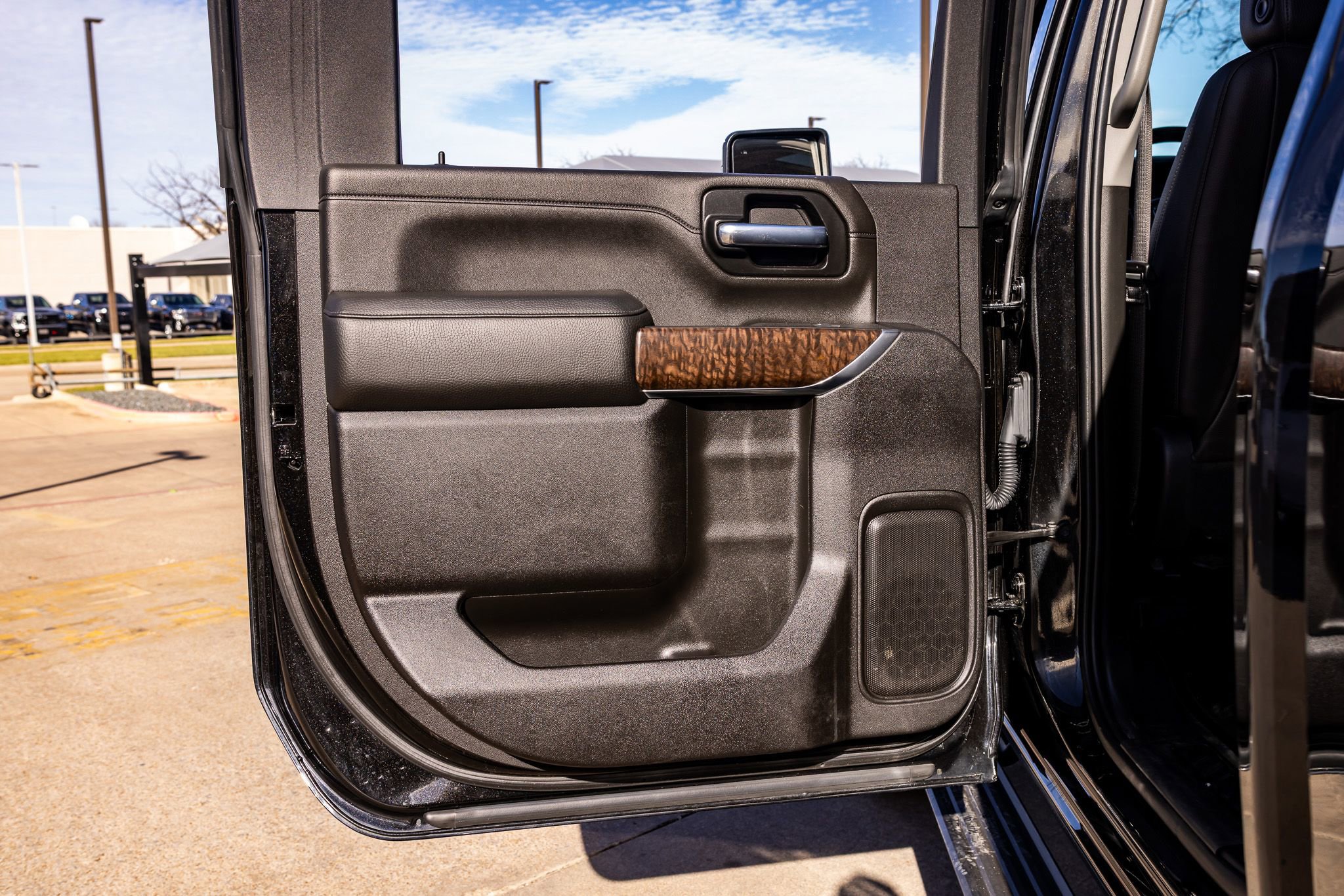 Used 2023 GMC Sierra 2500 Denali w/ Denali Black Diamond Edition image 35