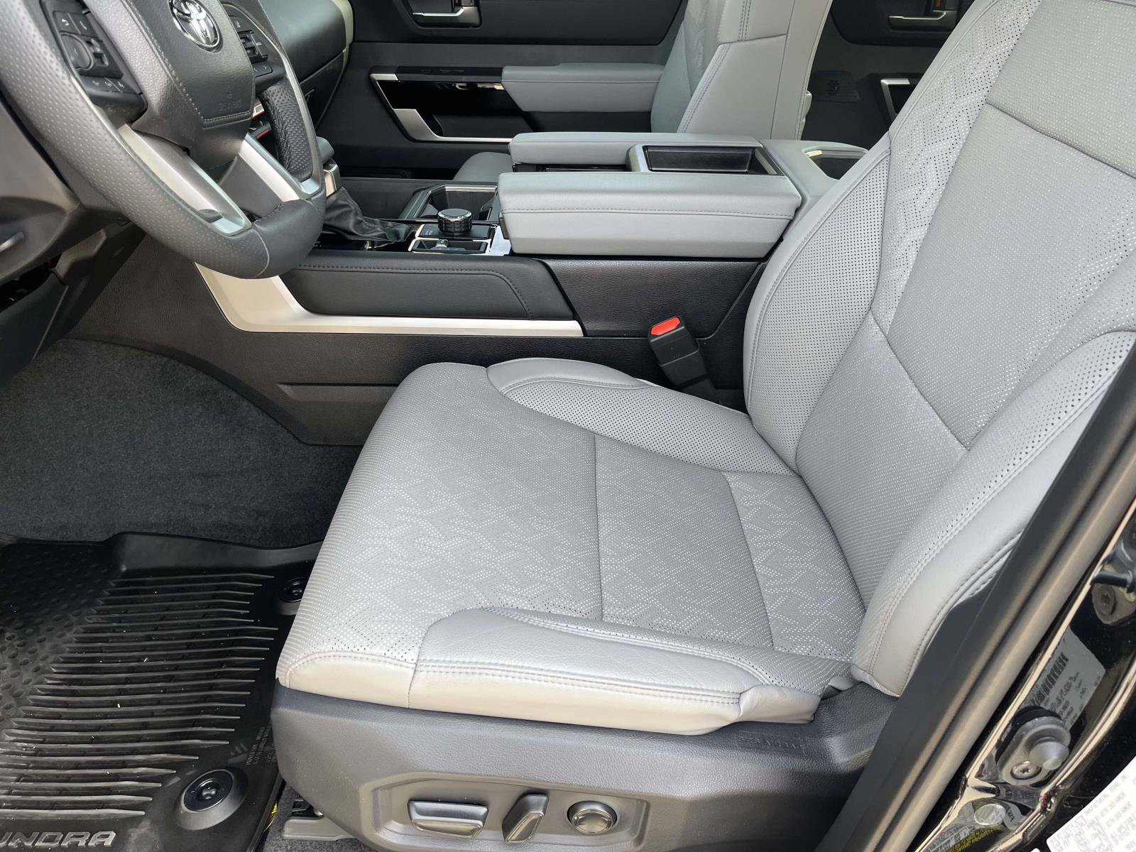 Used 2025 Toyota Tundra Limited image 15