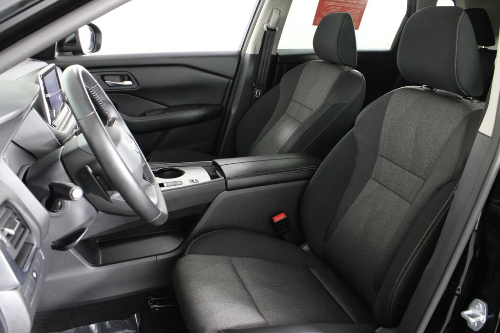 Used 2025 Nissan Rogue SV image 20