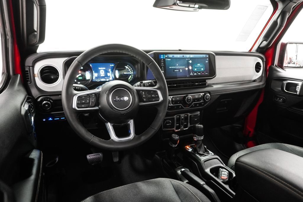 Used 2025 Jeep Wrangler Unlimited Sahara w/ Safety Group image 19