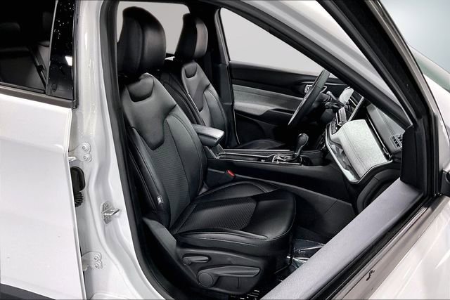 Used 2024 Jeep Compass Latitude image 28