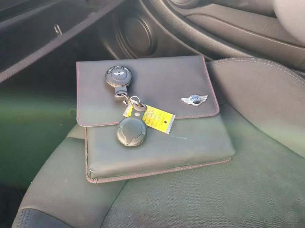 Used 2010 MINI Cooper Convertible image 18