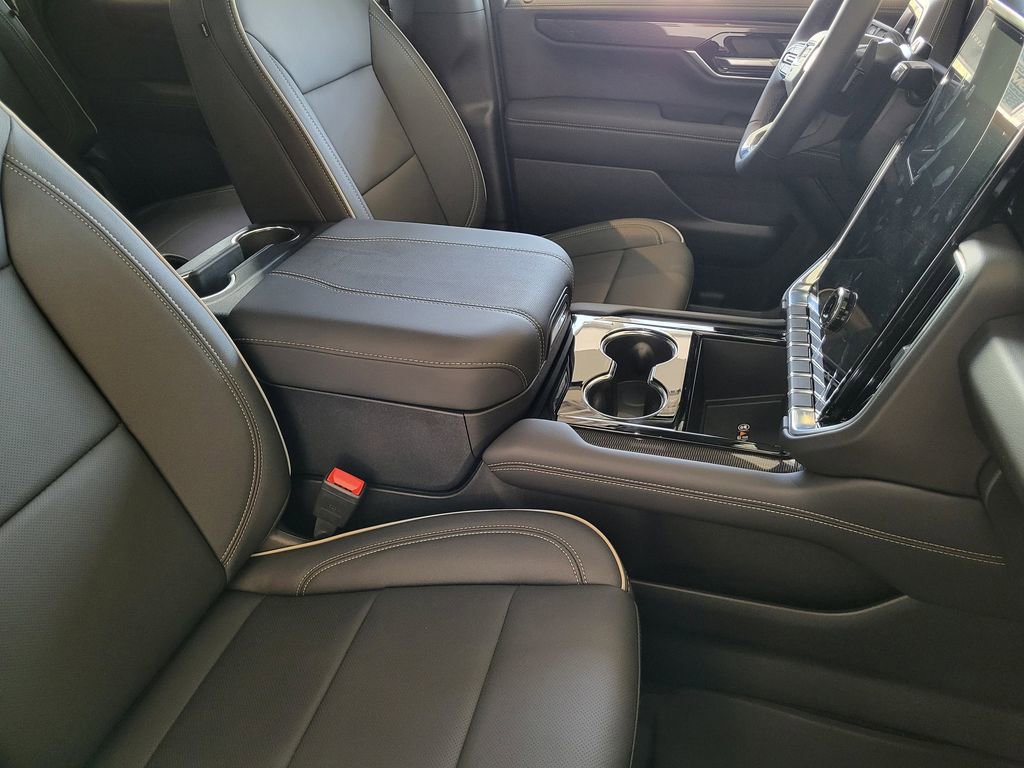 New 2026 GMC Yukon Elevation w/ Elevation Premium Package AWD/4WD image 8
