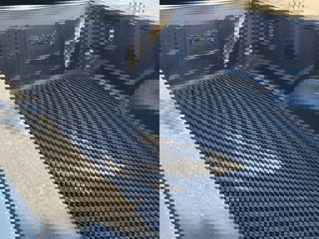 Used 2025 Ford F250 XLT image 6