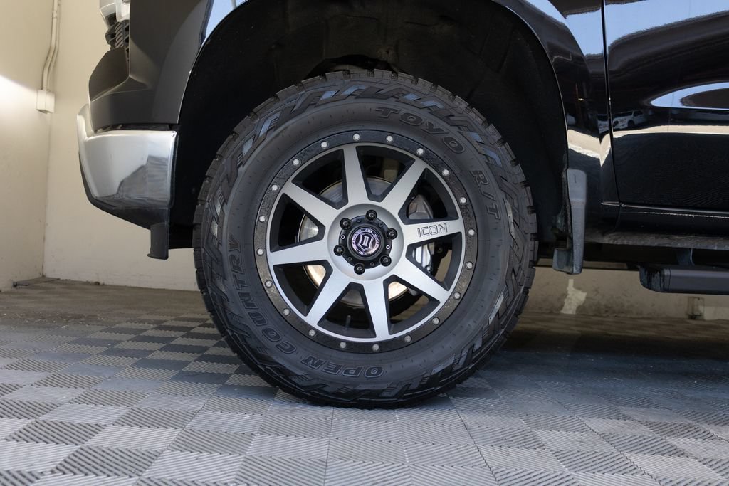 Used 2022 Chevrolet Silverado 1500 LT w/ Z71 Off-Road Package AWD/4WD image 9
