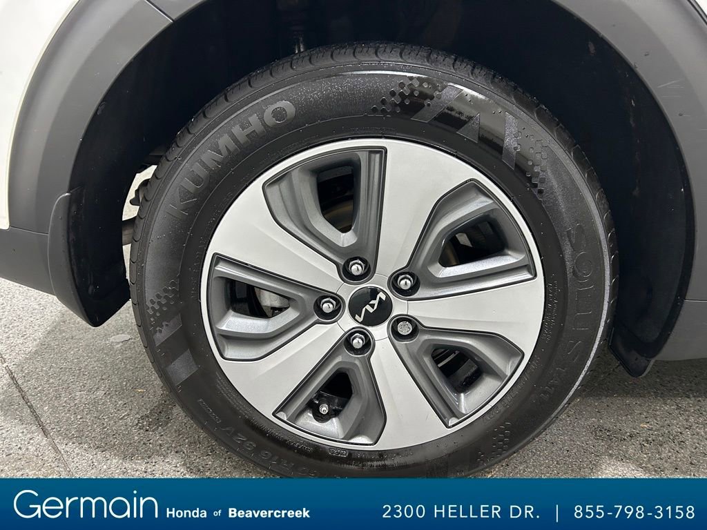 Used 2022 Kia Niro LX image 11
