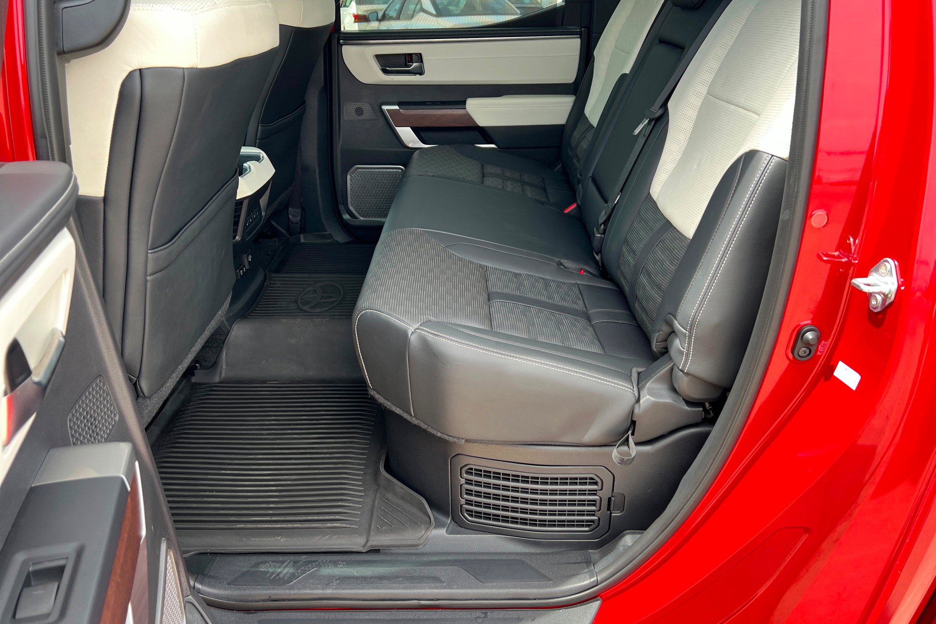 Used 2024 Toyota Tundra Capstone AWD/4WD image 22