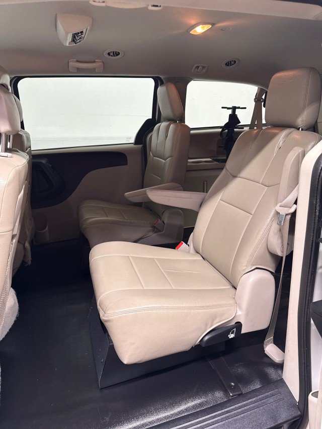 Used 2016 Dodge Grand Caravan SXT FWD image 35