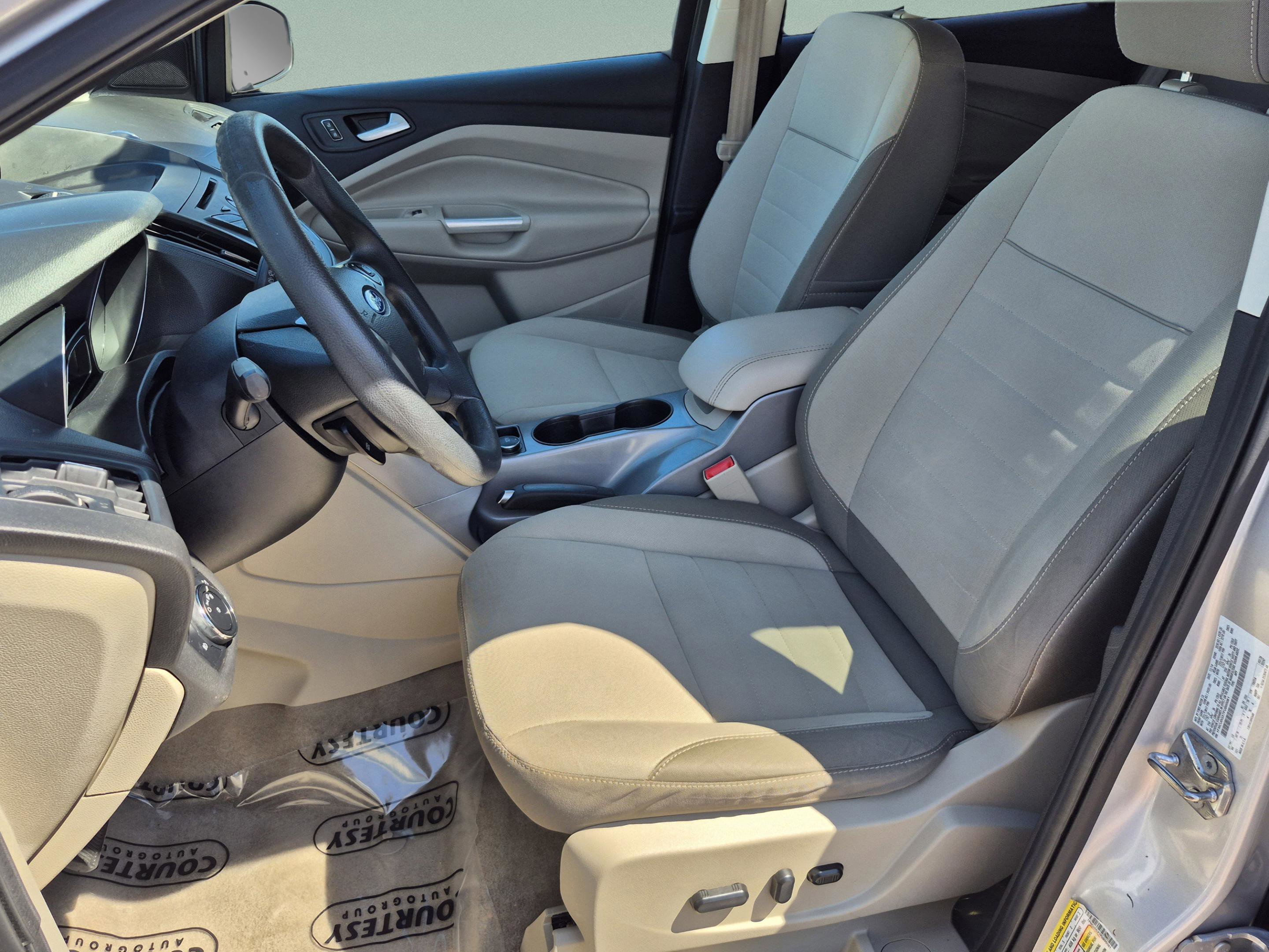 Used 2015 Ford Escape SE FWD image 18