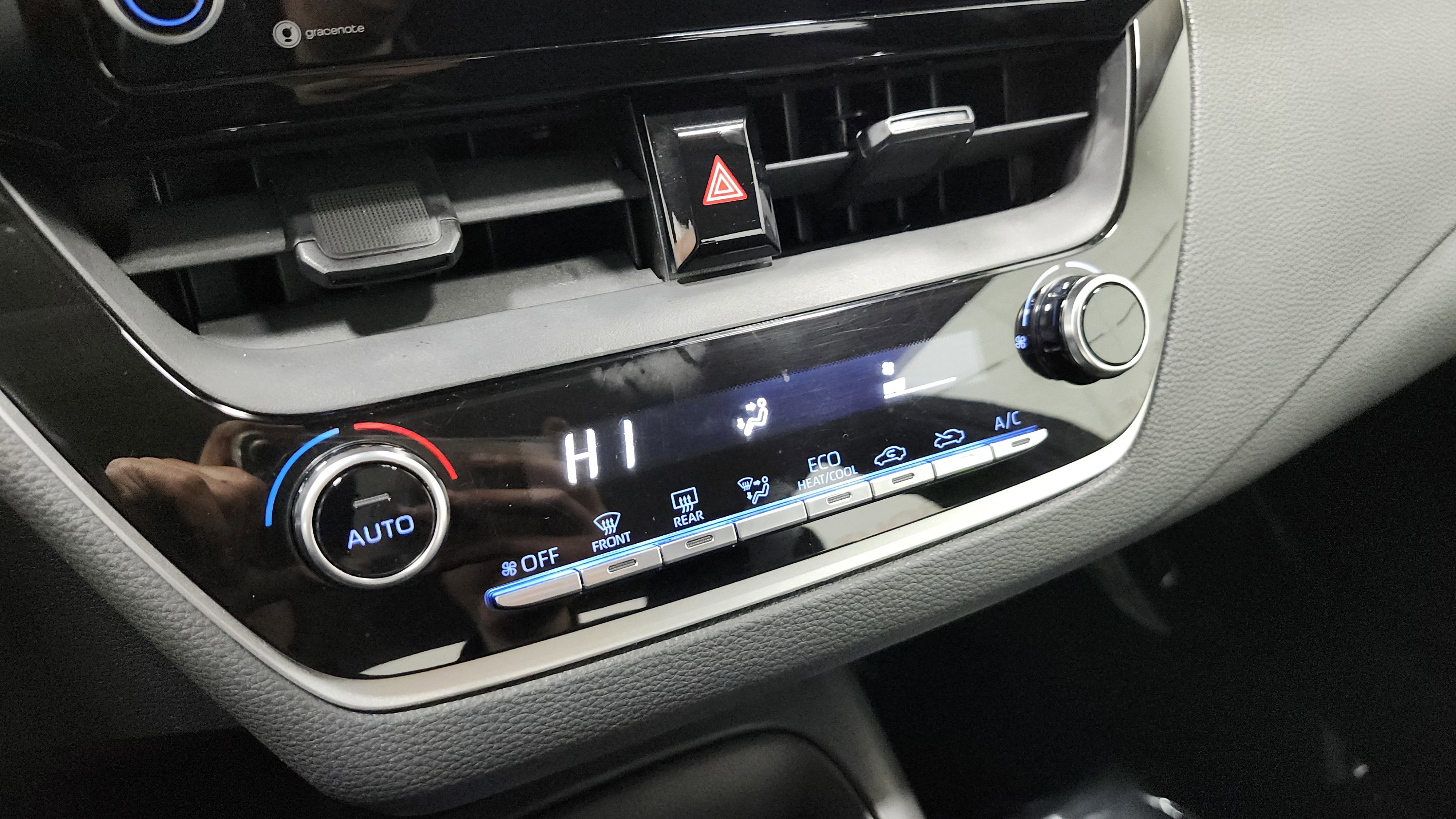 Used 2022 Toyota Corolla LE image 27