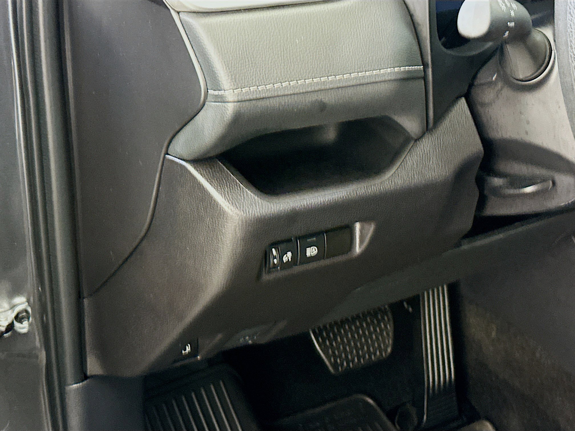 Used 2025 Toyota RAV4 XLE image 17