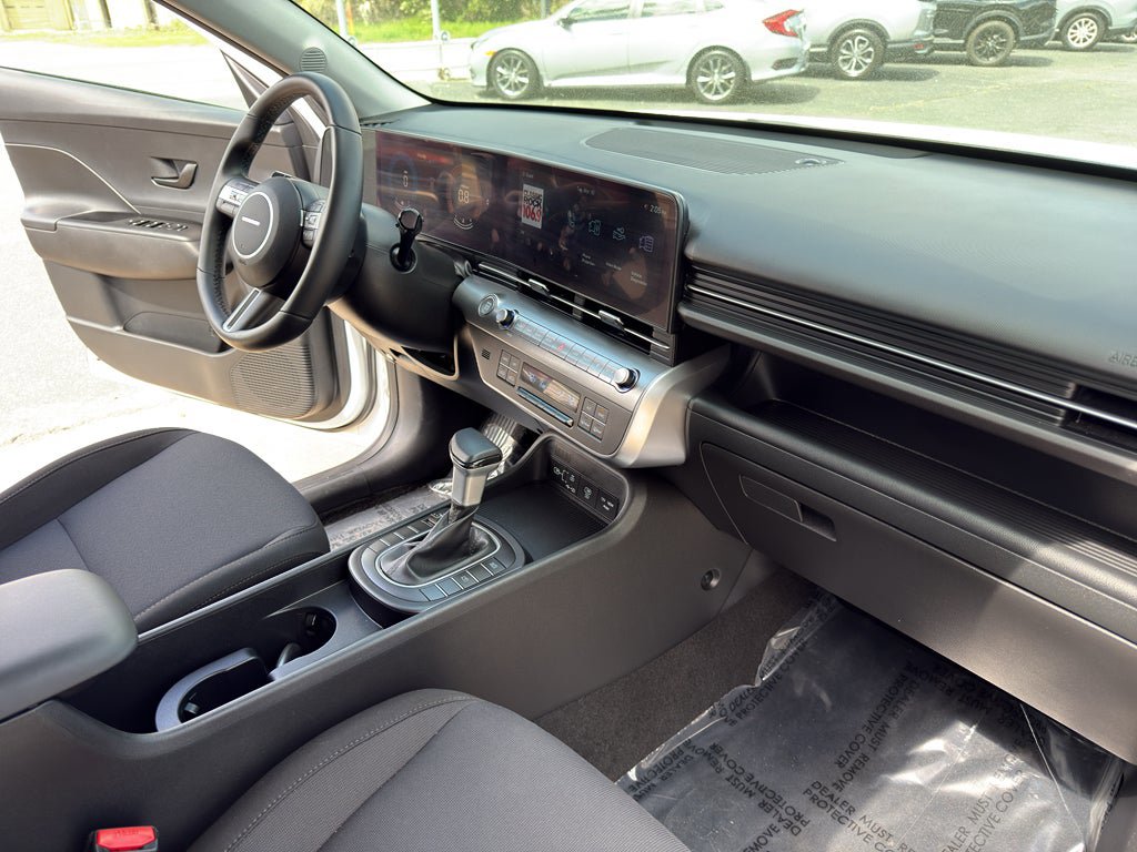 Used 2025 Hyundai Kona SEL image 29