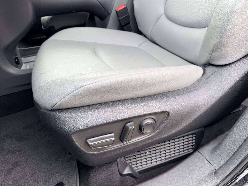 Certified 2024 Toyota Sienna XLE image 17