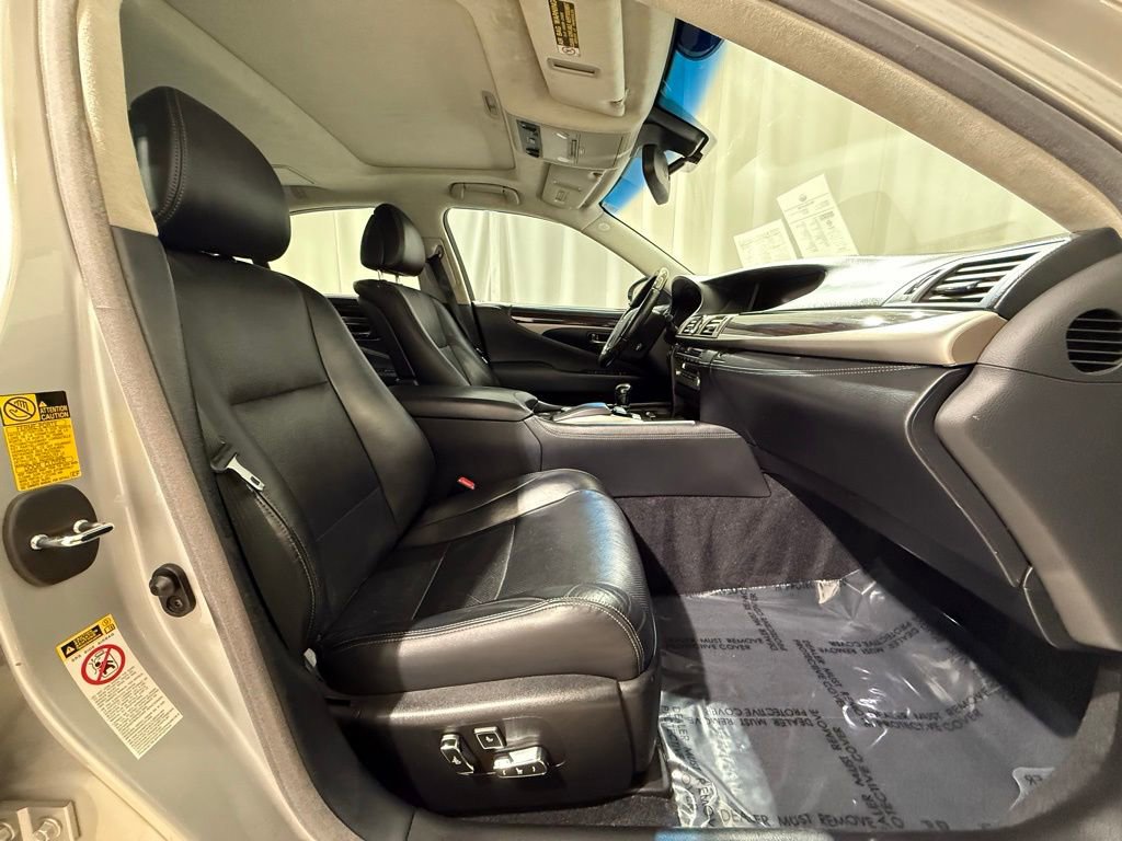 Used 2014 Lexus LS 460 w/ Comfort Package image 22