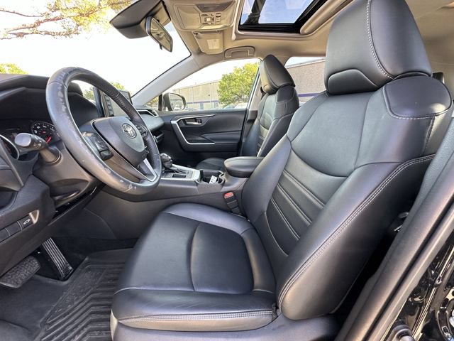 Used 2020 Toyota RAV4 XLE Premium FWD image 27