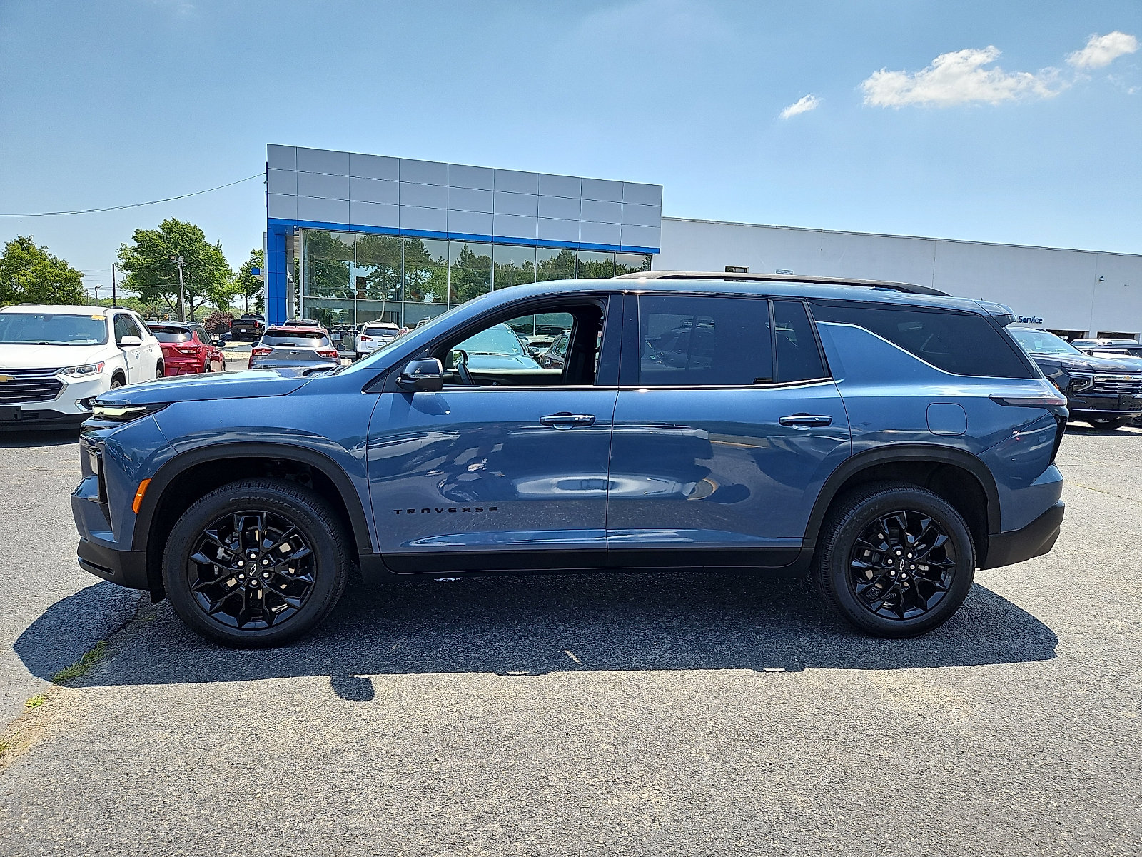 Certified 2024 Chevrolet Traverse LT w/ Midnight/Sport Edition AWD/4WD image 4