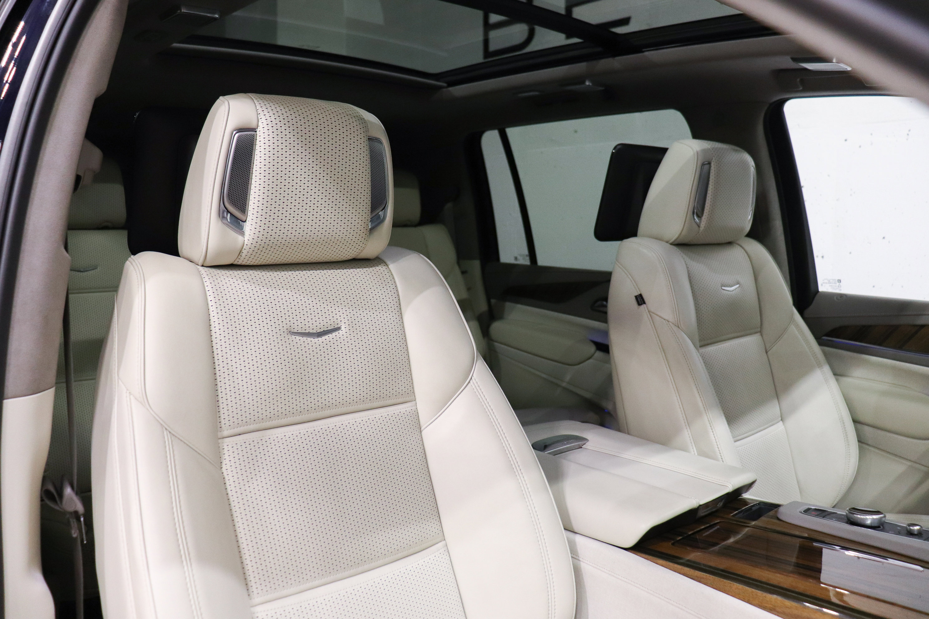 Used 2022 Cadillac Escalade ESV Sport Platinum image 16