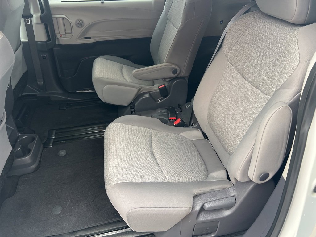 Used 2021 Toyota Sienna LE image 11