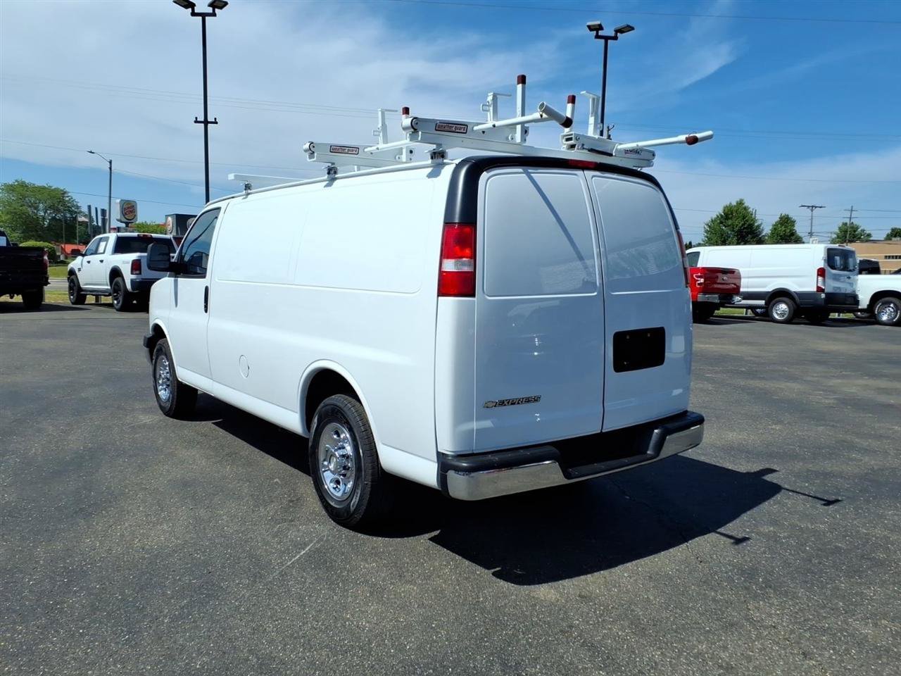 Used 2022 Chevrolet Express 2500 w/ Driver Convenience Package RWD image 7