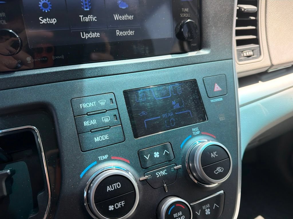 Used 2016 Toyota Sienna LE FWD image 31