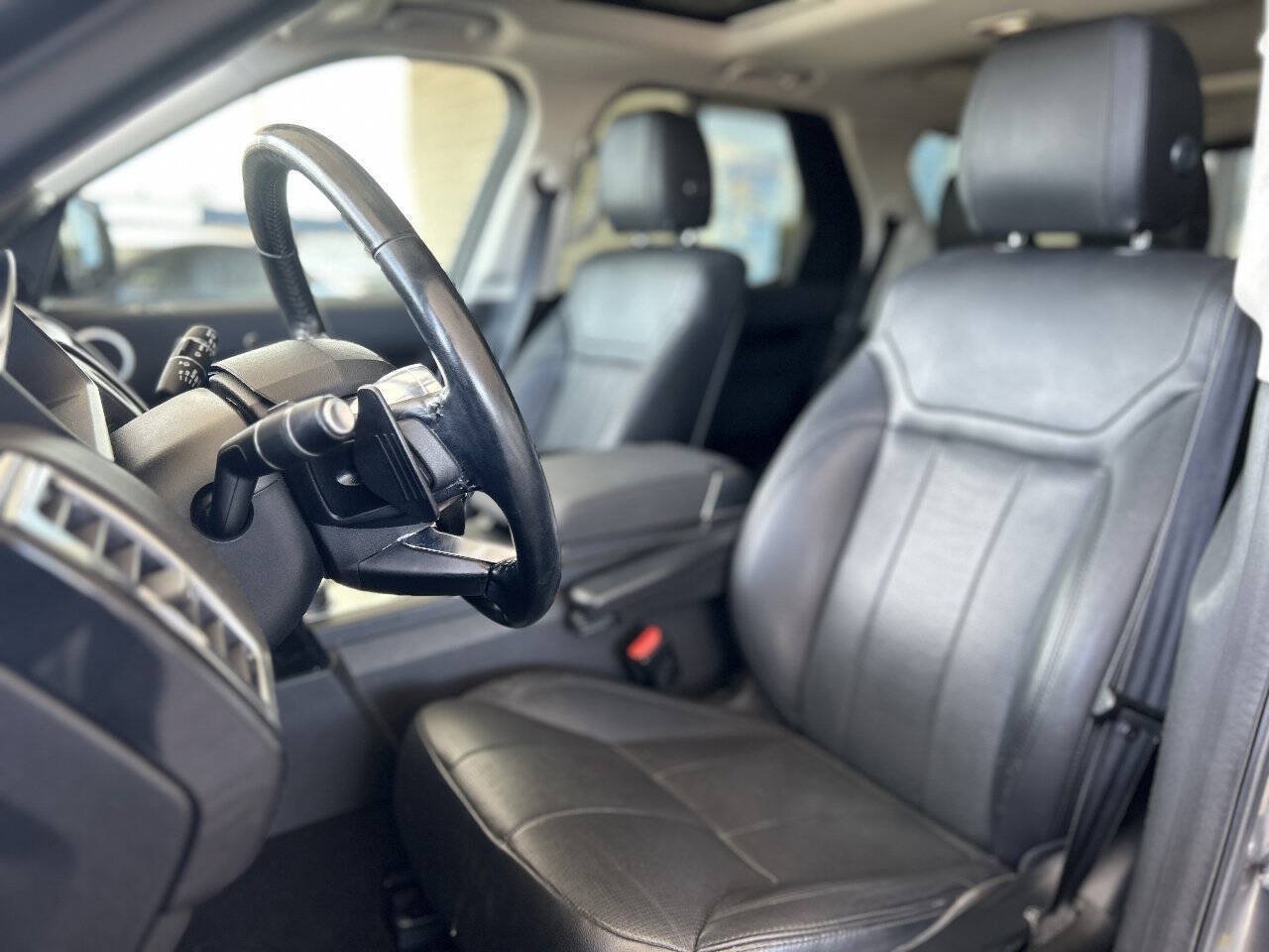 Used 2018 Land Rover Discovery SE AWD/4WD image 39