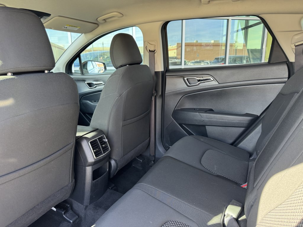 Used 2023 Kia Sportage LX image 35