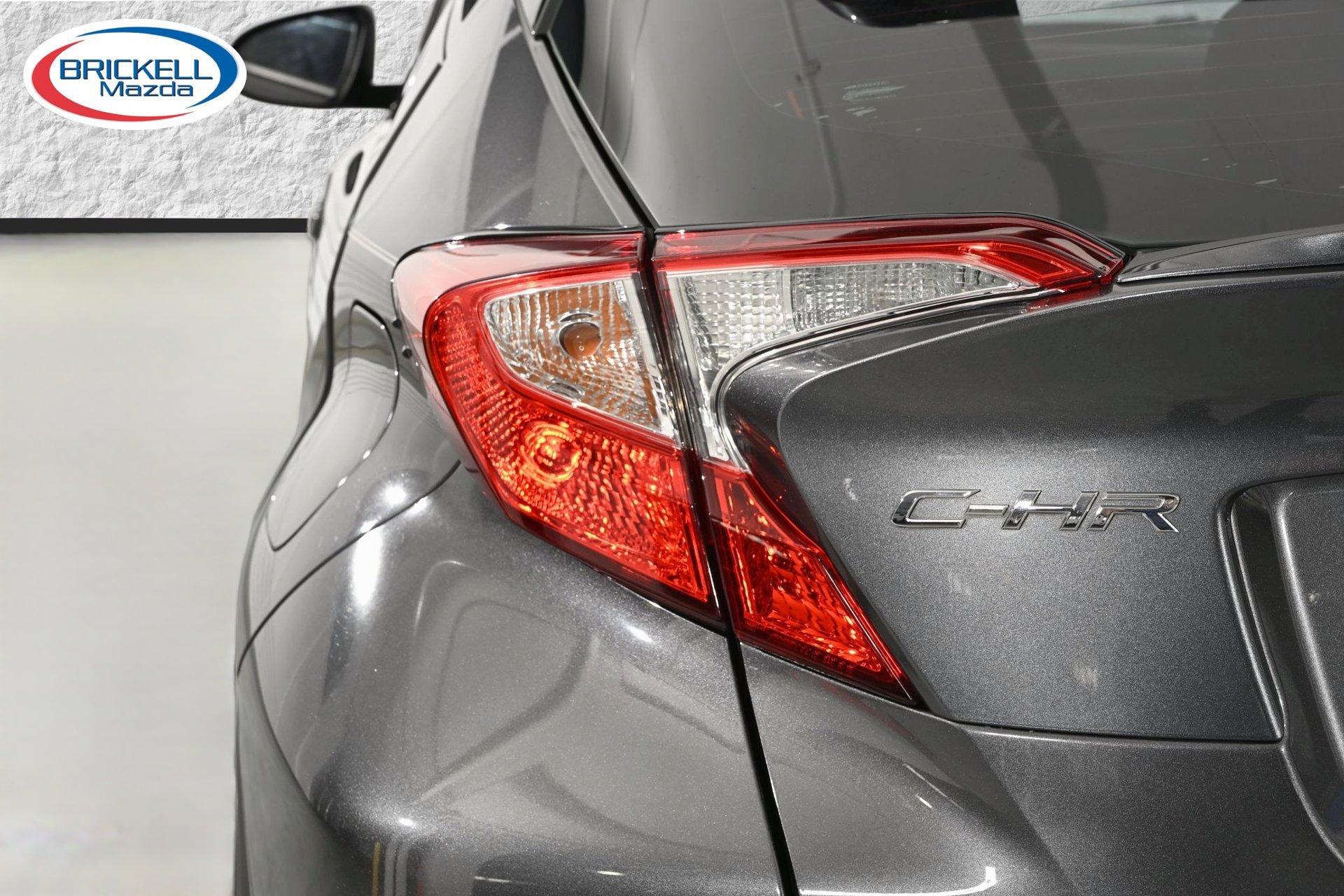 Used 2018 Toyota C-HR XLE FWD image 11