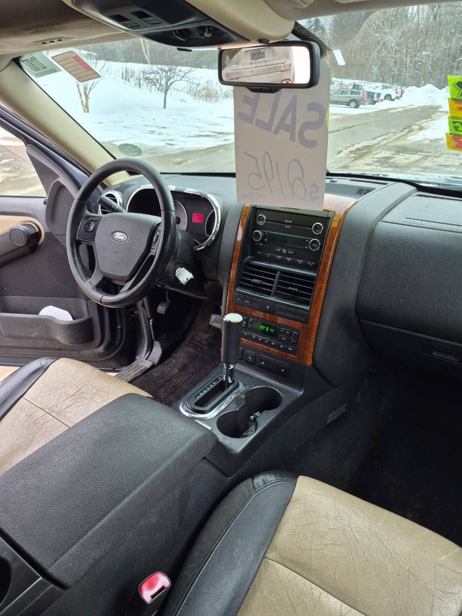Used 2010 Ford Explorer Eddie Bauer RWD image 12