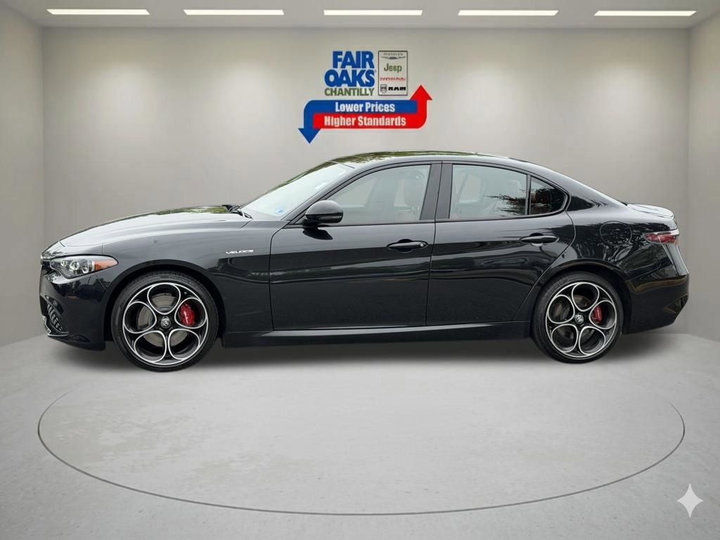 Used 2025 Alfa Romeo Giulia AWD w/ Veloce Package AWD image 11