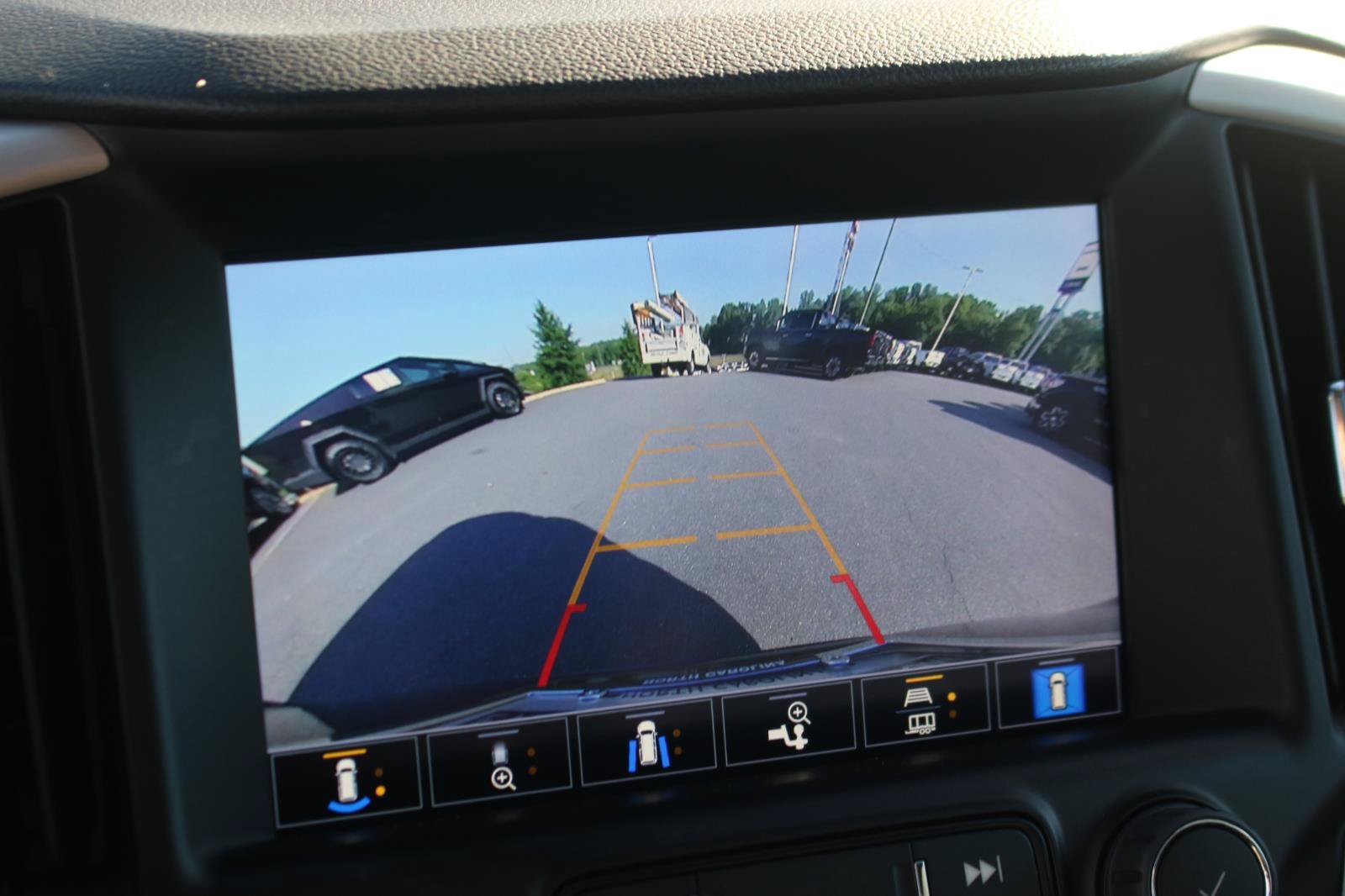 Used 2022 GMC Terrain SLT w/ Infotainment Package II FWD image 26