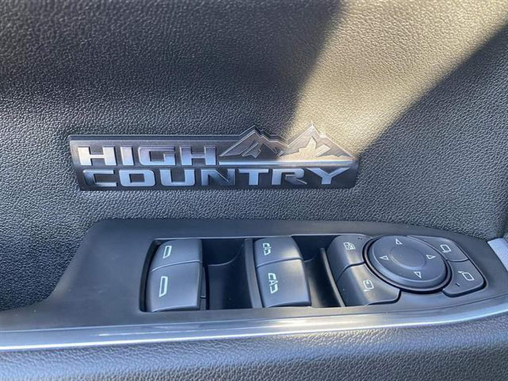 Used 2025 Chevrolet Silverado 1500 High Country AWD/4WD image 42