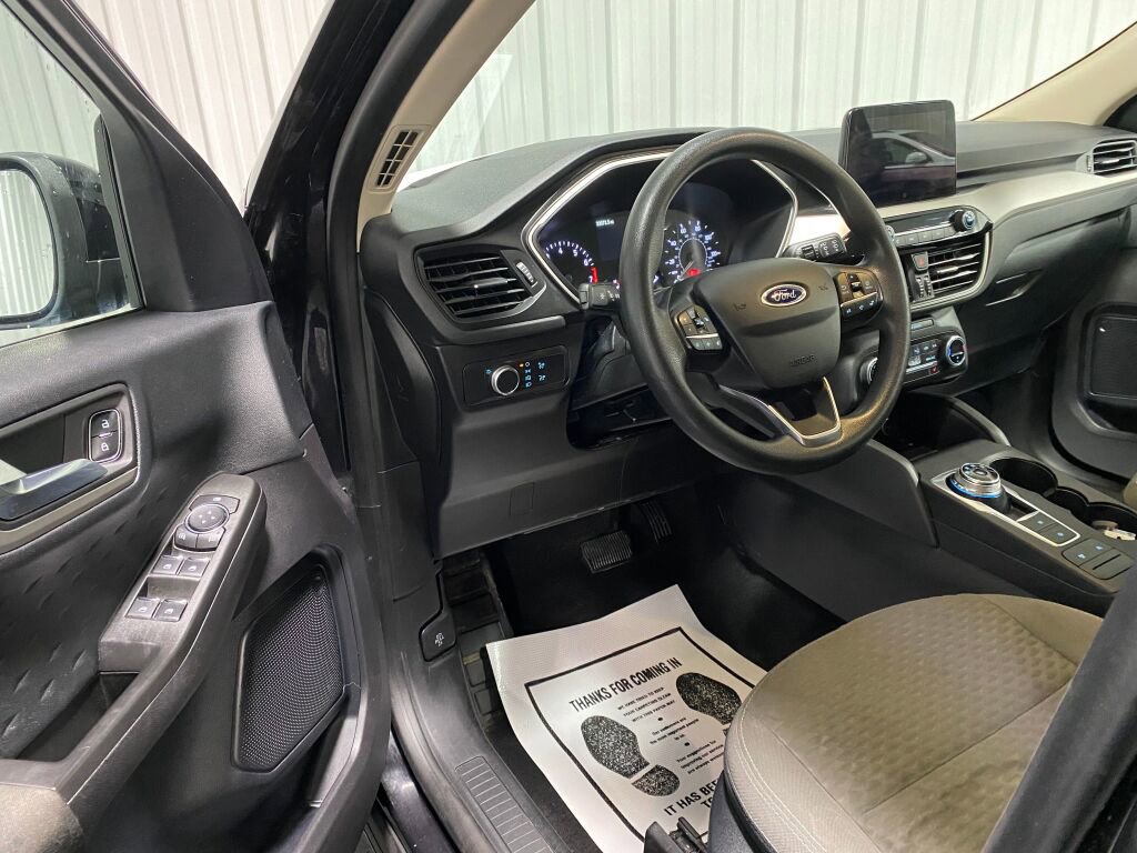 Used 2020 Ford Escape SE image 2