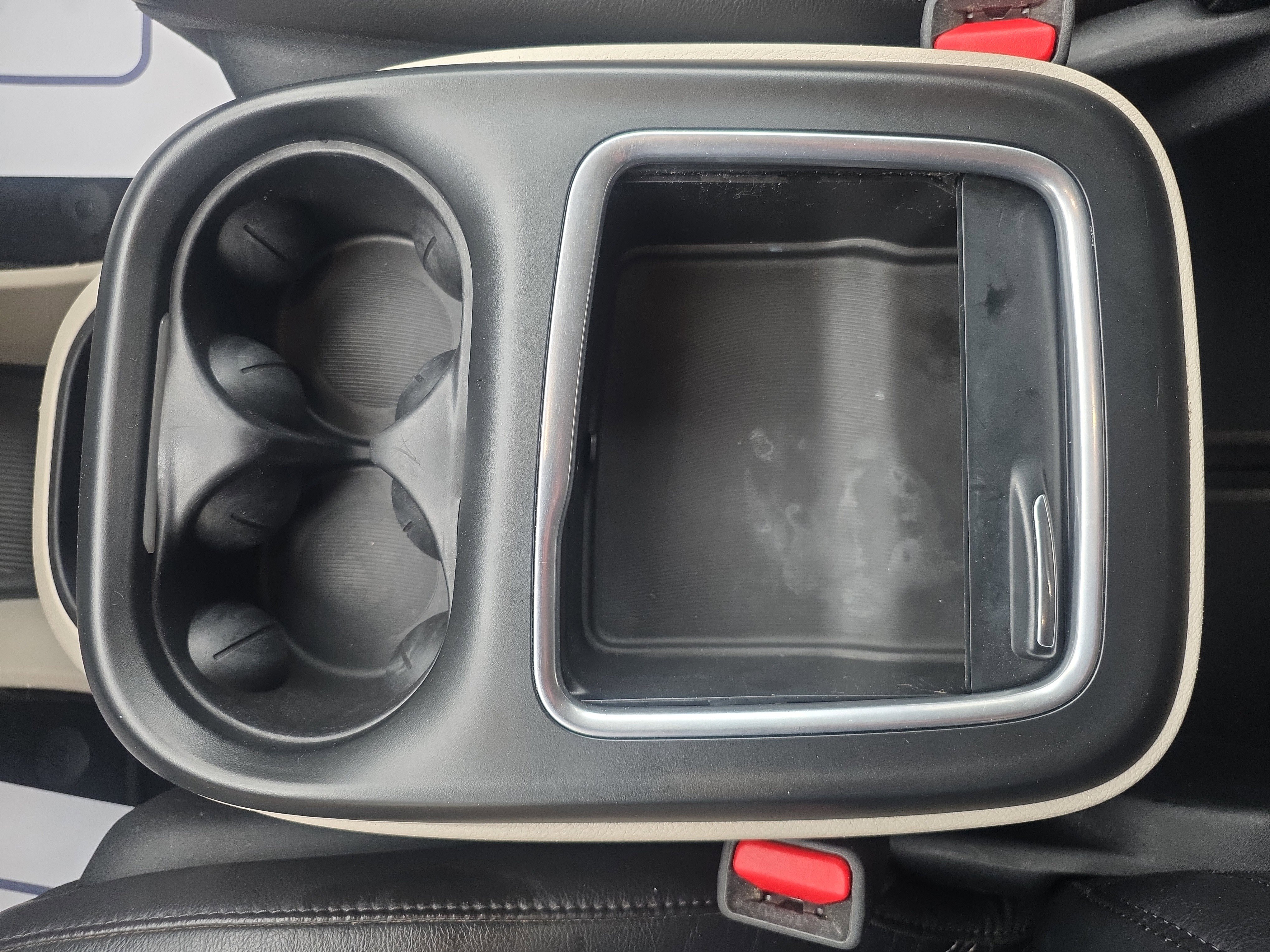 Used 2022 Chrysler Pacifica Touring-L image 28