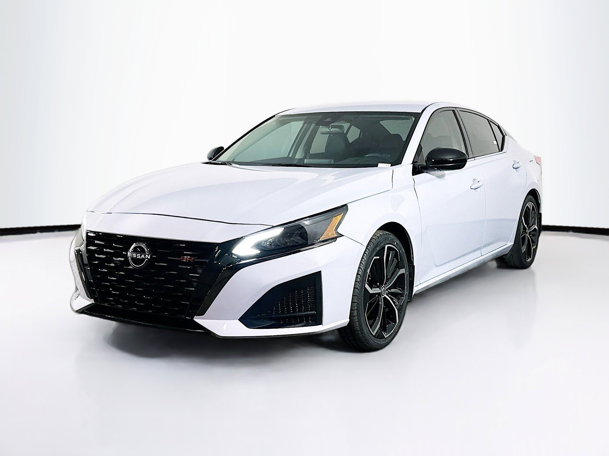 Used 2023 Nissan Altima 2.5 SR image 3