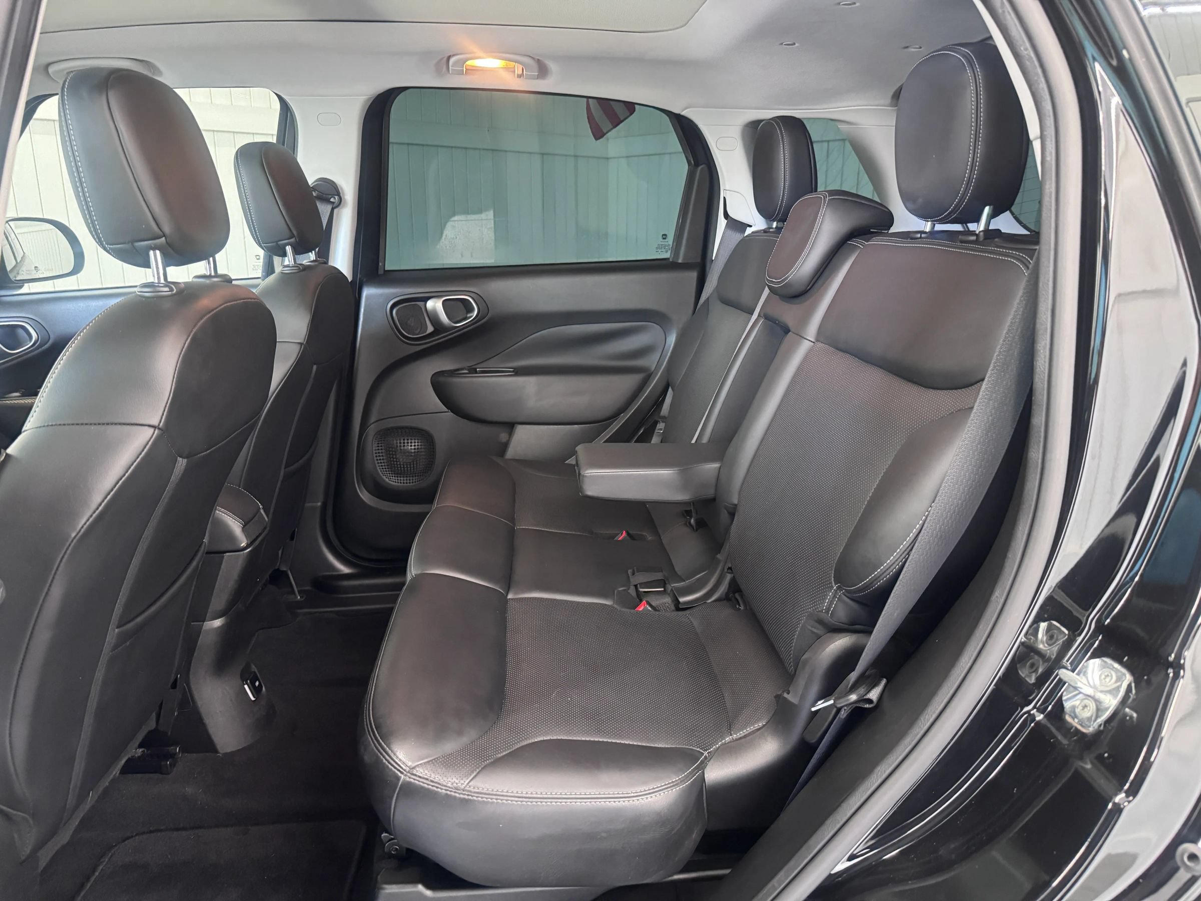 Used 2019 FIAT 500L Lounge w/ Graphite Edition FWD image 12