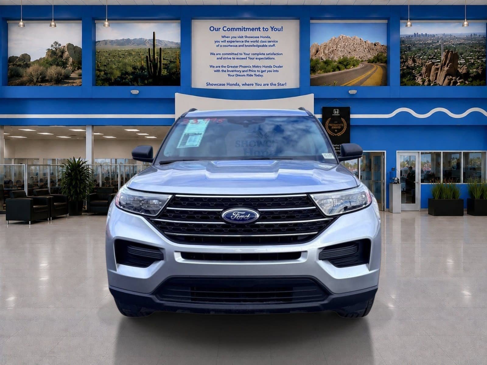 Used 2023 Ford Explorer XLT AWD/4WD image 6