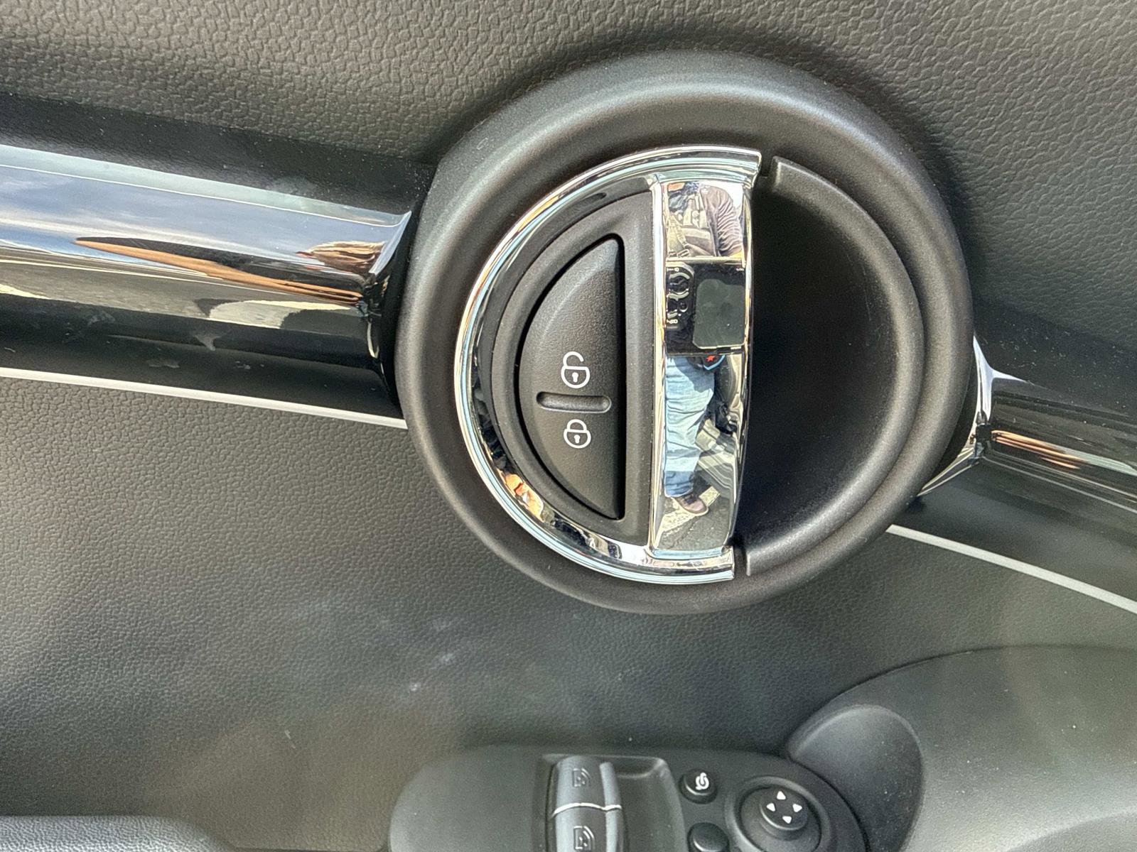 Certified 2024 MINI Cooper S FWD image 11