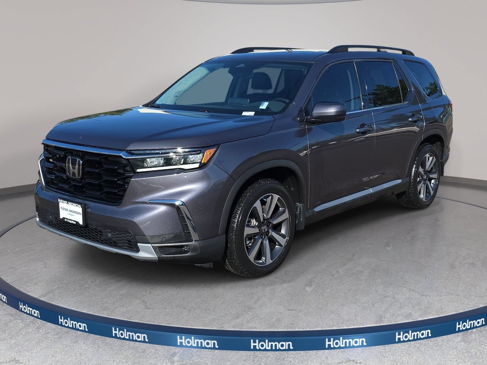 Used 2024 Honda Pilot Touring image 1