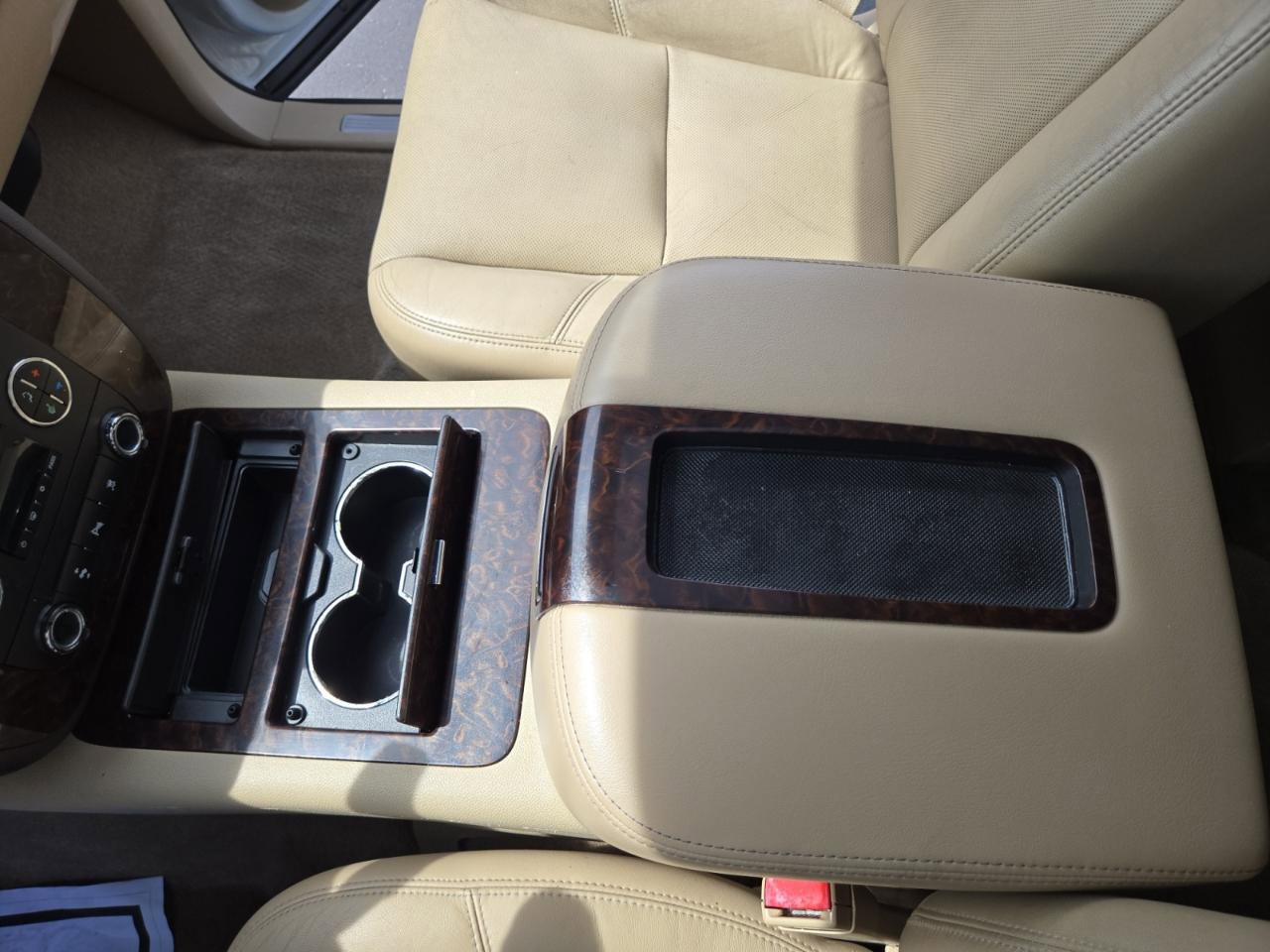 Used 2011 GMC Yukon XL Denali AWD/4WD image 26