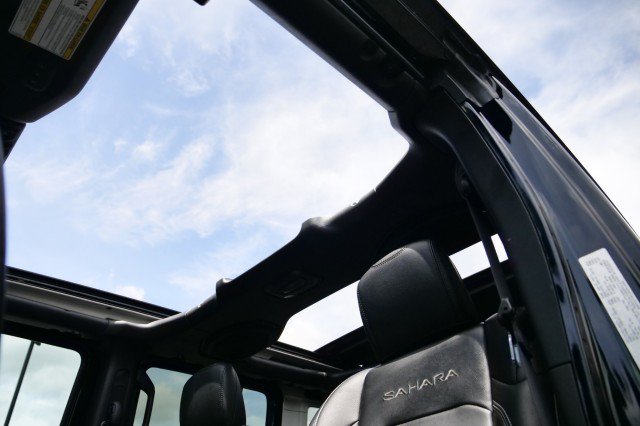 Used 2022 Jeep Wrangler Unlimited Sahara w/ Cold Weather Group AWD/4WD image 3